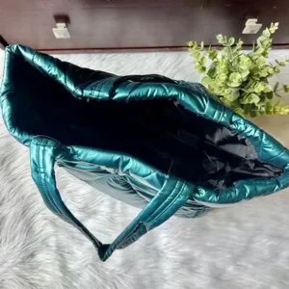 NWT Victoria’s Secret Large Quilted Puffer Tote Bag Metallic Teal - Picture 6 of 7